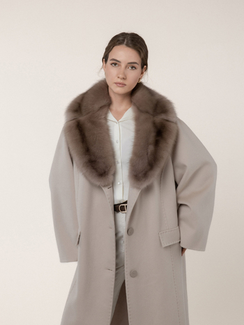 Пальто из кашемира с соболиным воротником