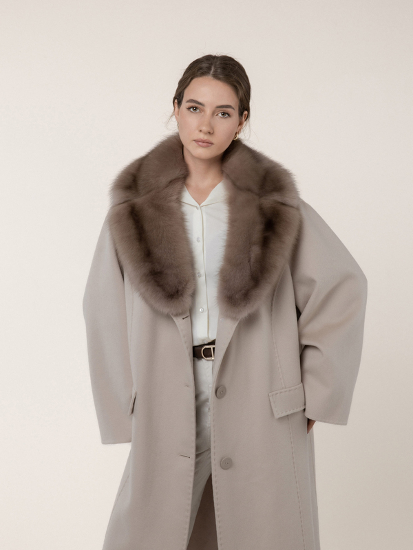 Пальто из кашемира с соболиным воротником 1