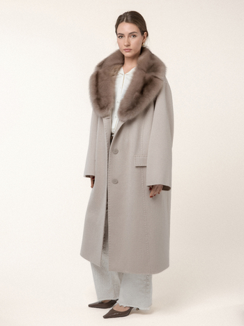 Пальто из кашемира с соболиным воротником