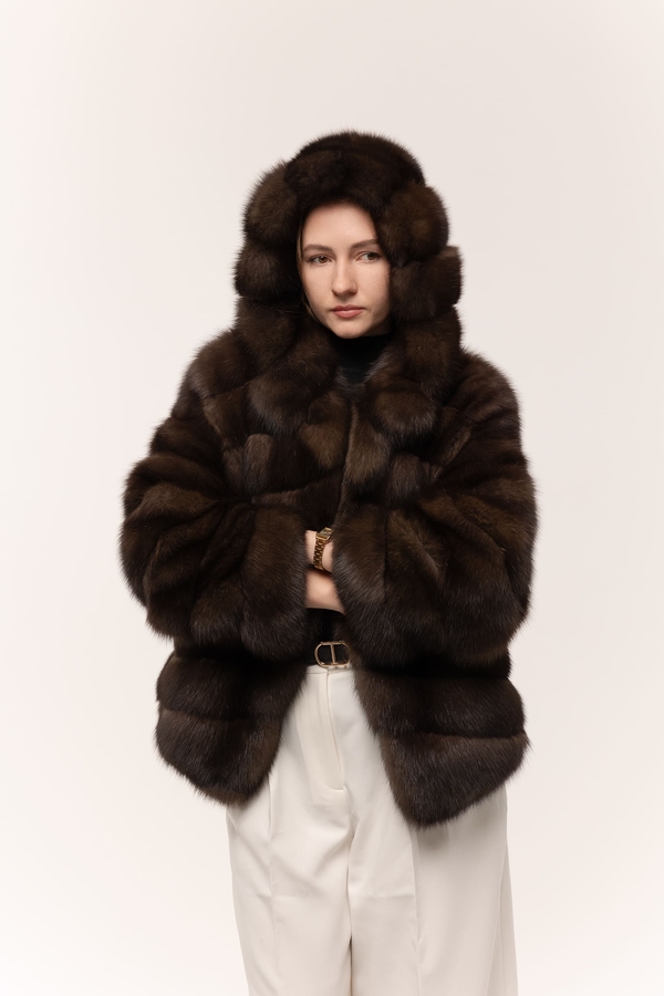 Шуба из темного соболя с капюшоном 3